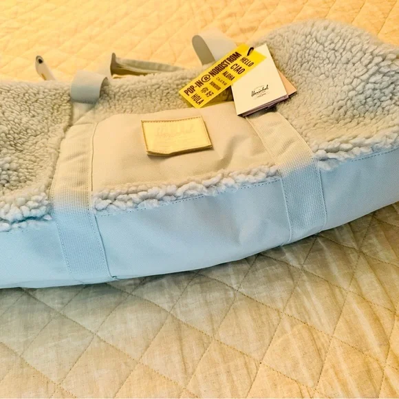 🆕 Pop-In @Nordstrom x Herschel Supply Co Sutton Messenger Bag. NWT 🩵🩵🩵 - Picture 8 of 8